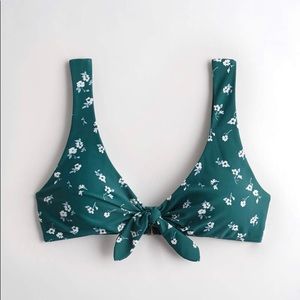 NWT hollister bikini top 🌴